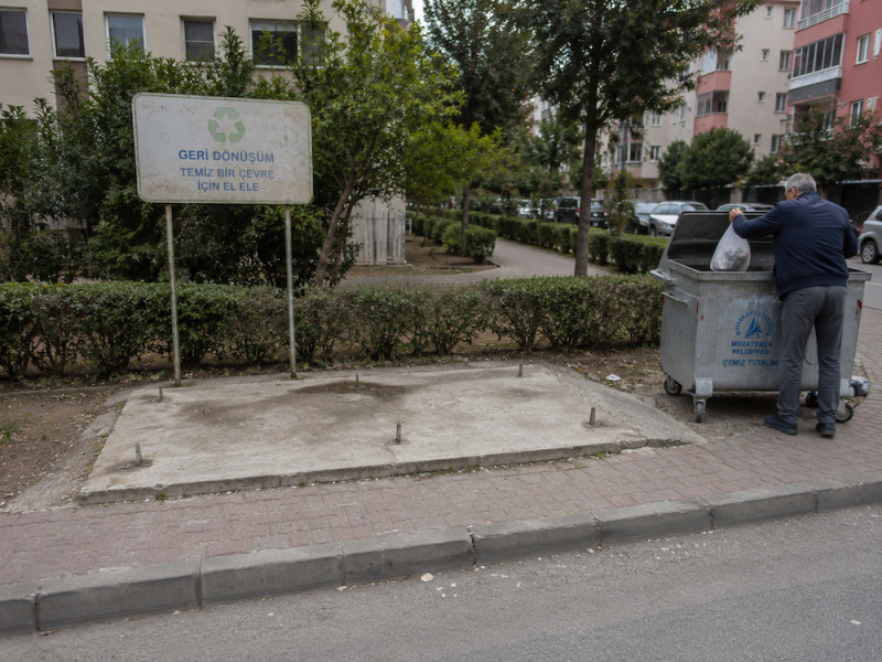 Geri dönüşüm kutuları eksik