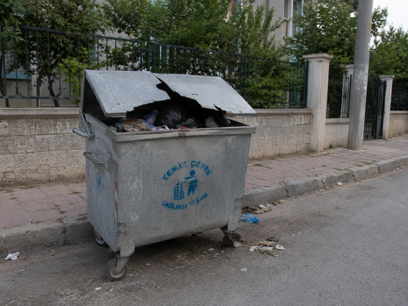 Konteyner kapağı kırık
